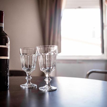 Suite Contemporanea Tra Le Vie Storiche โมเนเลีย ภายนอก รูปภาพ