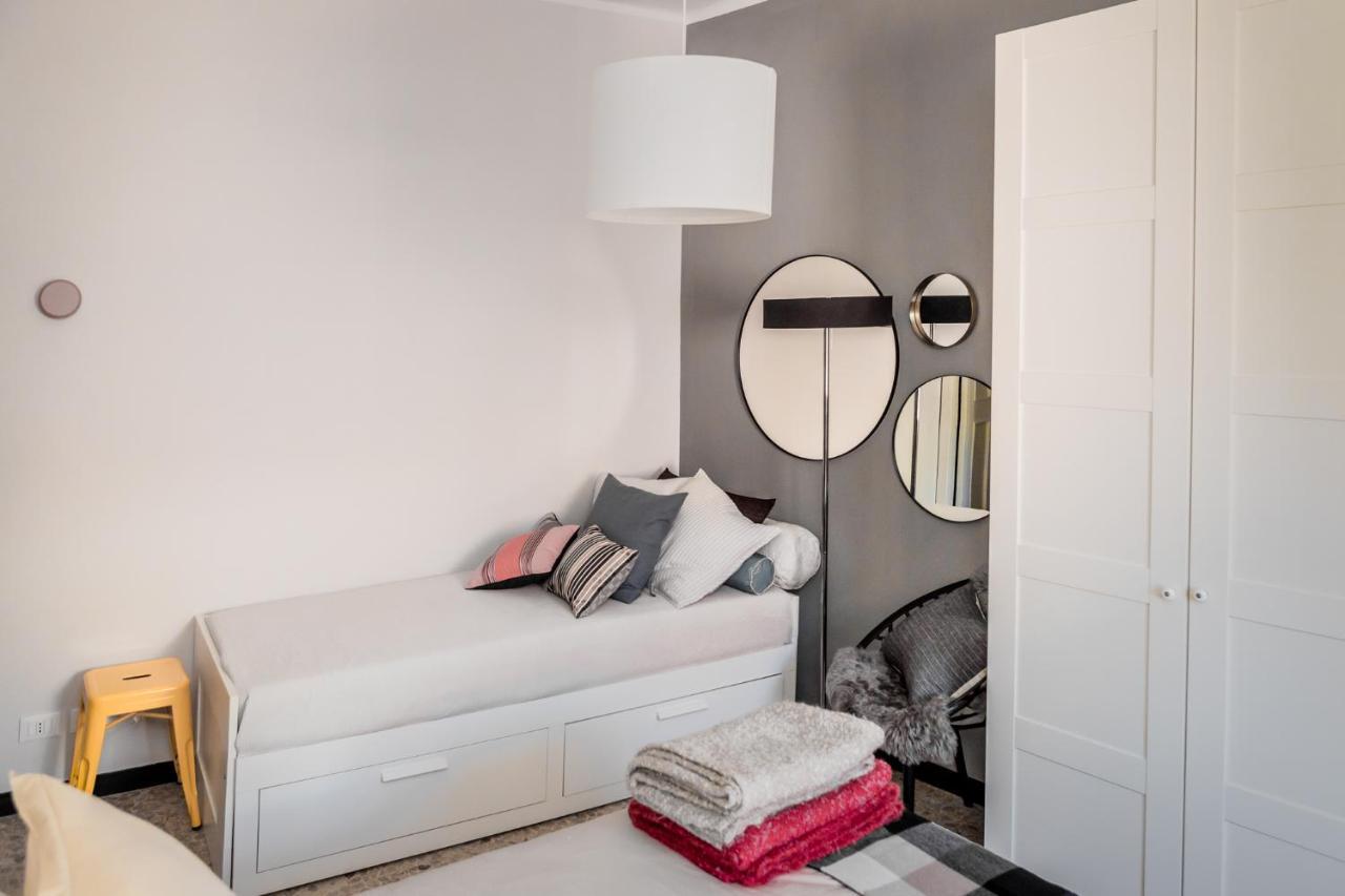 Suite Contemporanea Tra Le Vie Storiche โมเนเลีย ภายนอก รูปภาพ